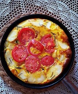 Ziemniaczana tortilla z bobem i chorizo
