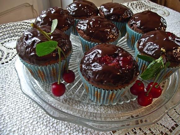 Muffiny czekoladowe z wiśniami