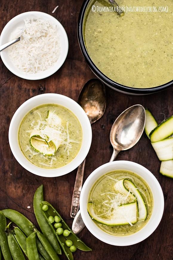Zupa z groszkiem, cukinią i parmezanem