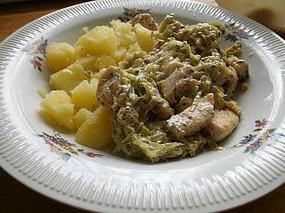 Kurczak w porach z śmietaną i tymiankiem