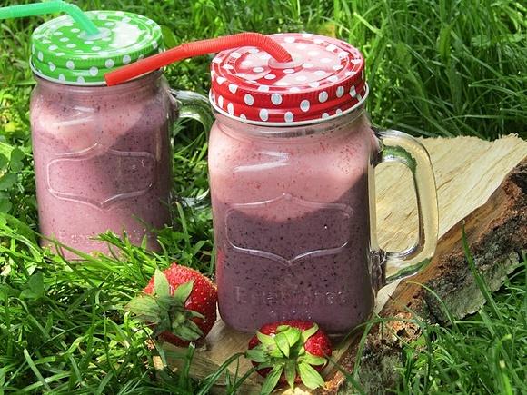 Koktajl owocowy z dwóch smaków