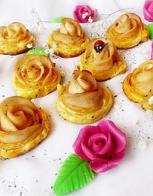 Różyczki z ciasta francuskiego z szynką