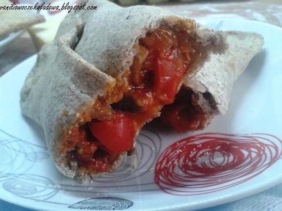 Calzone - włoski chlebek z farszem na ciasto drożdżowe