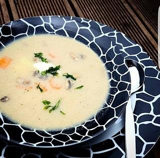 Zupa pieczarkowa z mięsem i warzywami