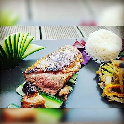 Pierś z kaczki po tajsku z chili i limonką