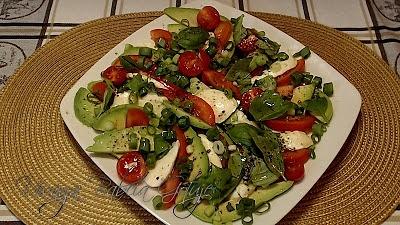 Sałatka Caprese z Awokado
