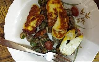 Smażony bób z serem halloumi