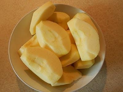 Paczuszki z ciasta francuskiego z jabłkami i cynamonem