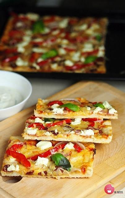 Pizza z kiełbasą pepperoni