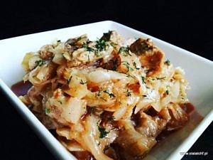 Łopatka zapiekana w młodej kapuście