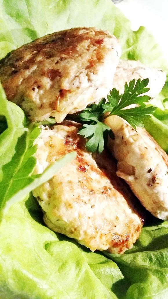 Burgery z indyka z kolendrą i kminkiem