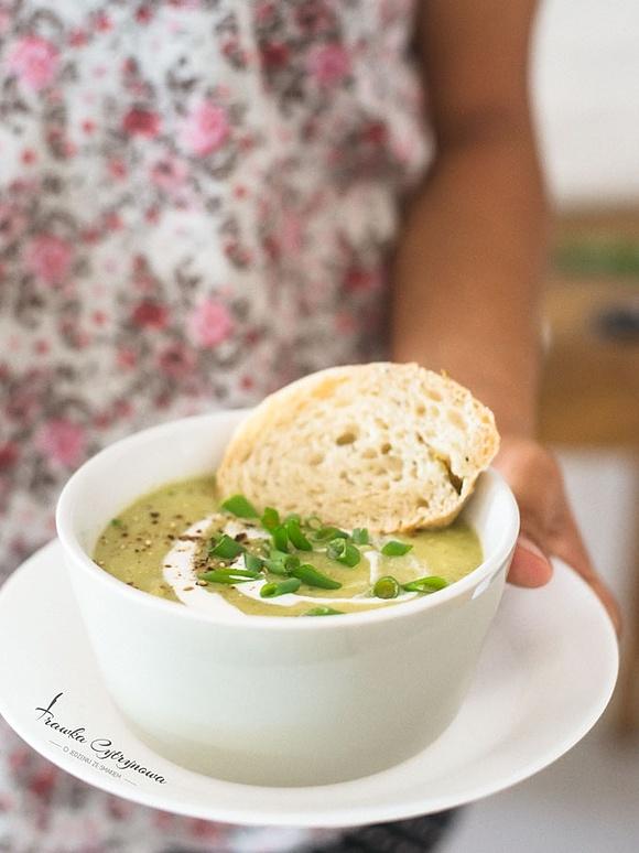 Zupa porowo-ziemniaczana z fasolką szparagową i szpinakiem