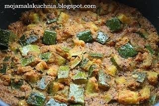 Aromatyczne curry z cukinii