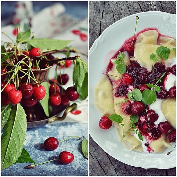 Pierogi z serem i sosem czereśniowym z świeżymi czereśniami
