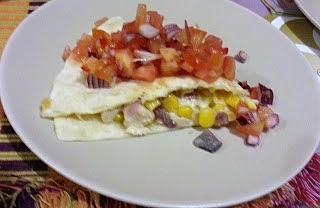 Quesadillas z salsą czerwoną i kukurydzą