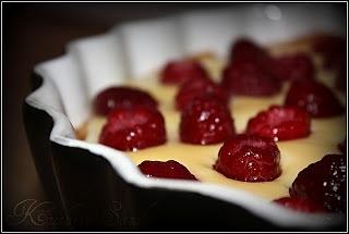 Tarta z budyniem i maliny
