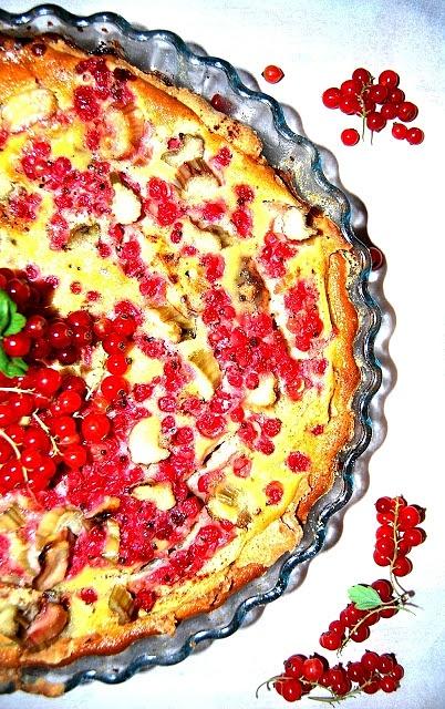Tarta z czerwoną porzeczką, jabłkiem i rabarbarem