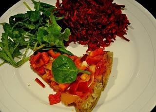Bezglutenowa wegańska pizza na ciasto z mąk: gryka, ryż, proso lub kasztan
