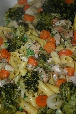 Makaron penne z kurczakiem i warzywami