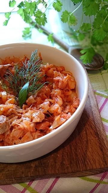 Łagodny bigos z białej kapusty
