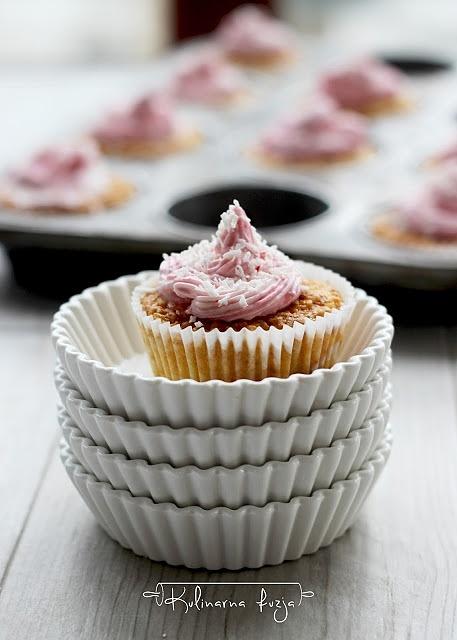 Marchewkowe muffinki i bezy na Walentynki