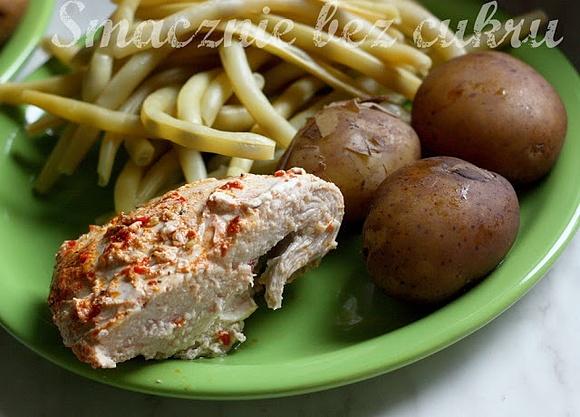 Pieczony filet z indyka w kefirze z ziołami
