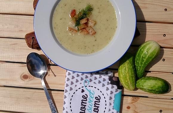 Zupa krem z zielonego ogórka z grzankami i koperkiem