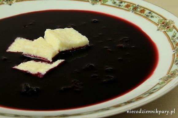 Zupa jagodowa - przepis na smaczną i aromatyczną zupę z jagód
