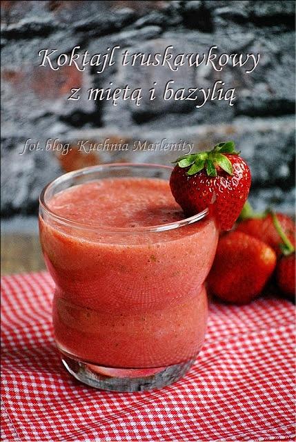 Koktajl truskawkowy z mango i miętą