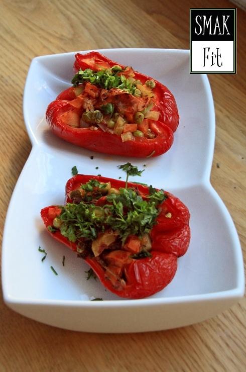 Pieczona papryka faszerowana warzywami