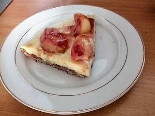 Kruchy budyniowiec z jabłkami