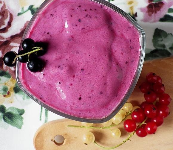 Koktajl quinoa porzeczki miód
