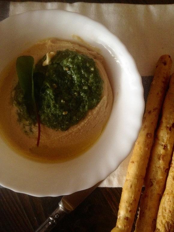 Hummus z pesto z pietruszki