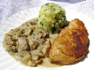 Kotlet z piersi z sosem z prawdziwków