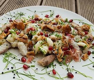 Dischi volanti z kurkami, wędzonym węgorzem, szynką parmeńską i parmezanem