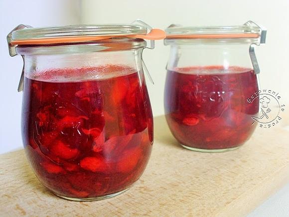 Wiśnie w żelu z wiśniówką i cukrem - przepis na frużelinę wiśniową