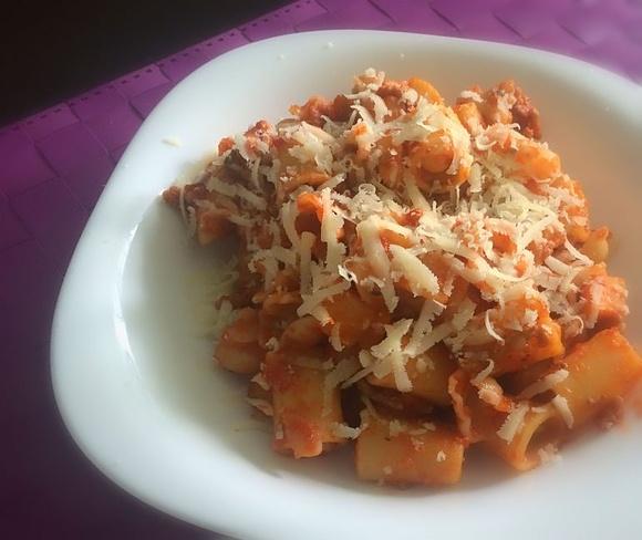 Dietetyczny makaron z sosem bolońskim
