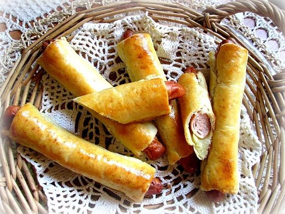 Kiełbaski w cieście twarogowym