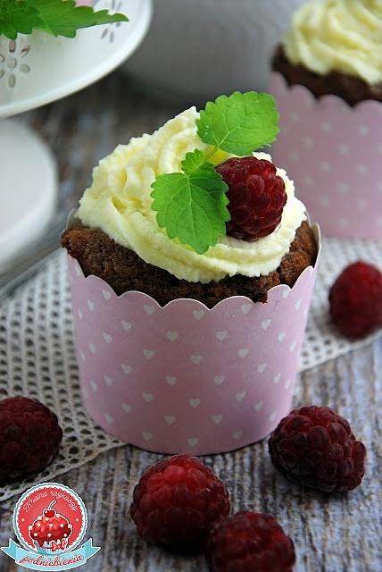 Muffiny z malinami i czekoladą