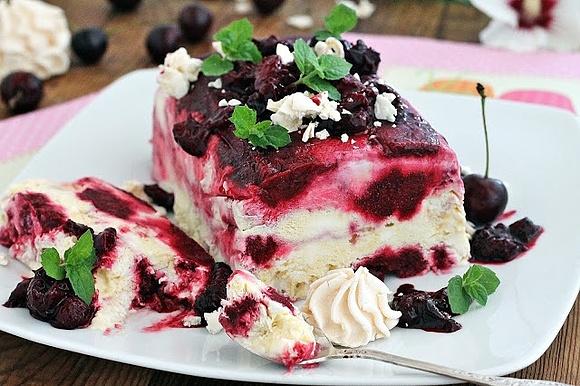 Wiśniowe semifreddo