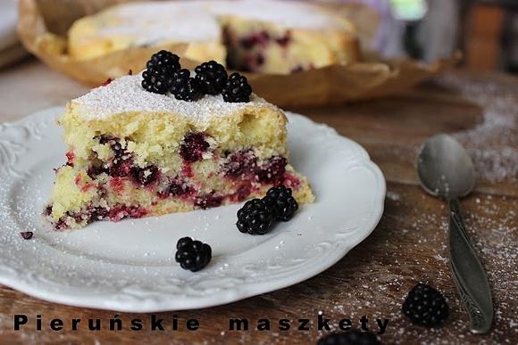 Boskie ciasto cytrynowe z jeżynami