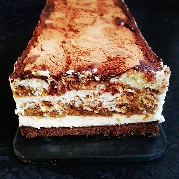 Tiramisu bez jajek z czekoladowym spodem