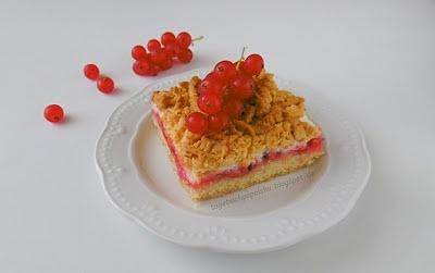 Ciasto pleśniak z czerwoną porzeczką