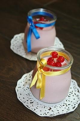 Panna Cotta z czerwonej porzeczki