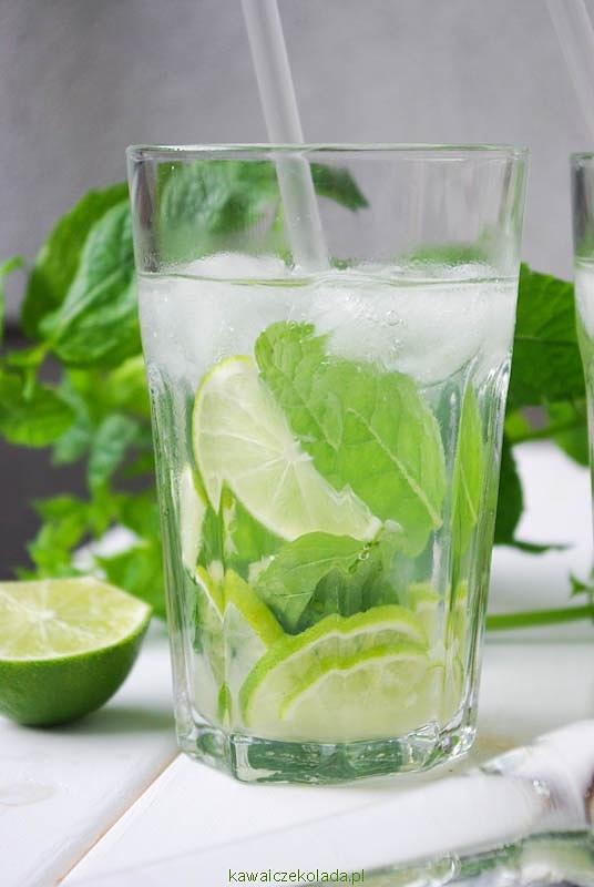 Mojito - orzeźwiający drink z limonki, mięty i rumu