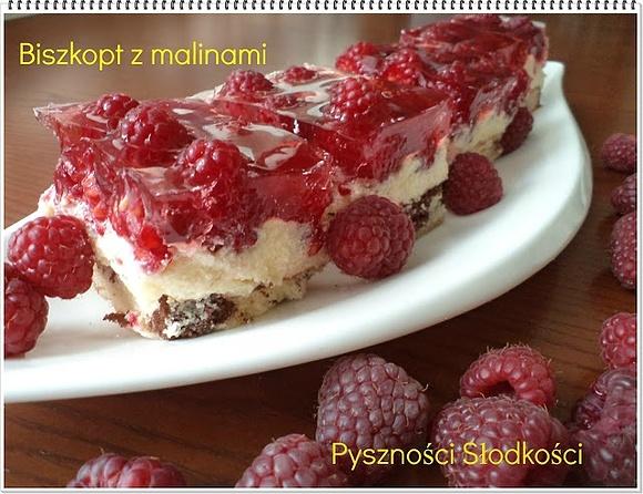 Biszkopt z malinami i kremem budyniowym