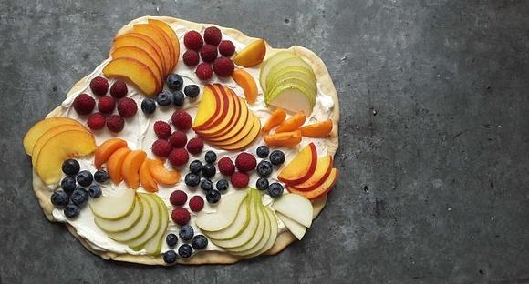 Pizza z owocami i mascarpone