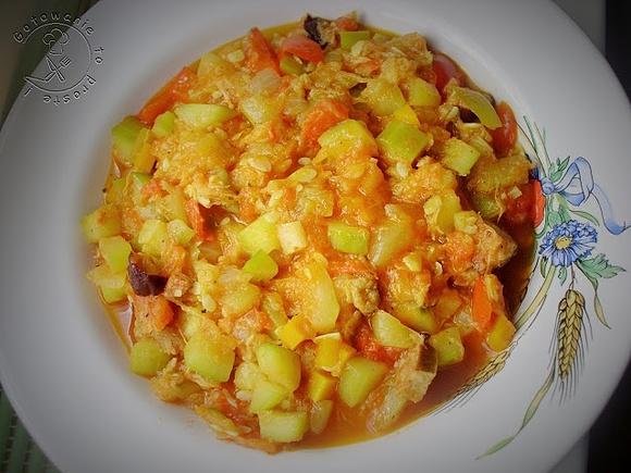Bigos z cukinii z dodatkiem papryki