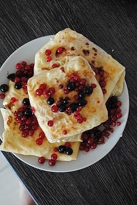 Naleśniki z ricottą i porzeczkami na maśle