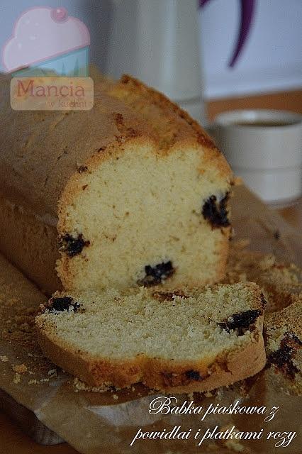 Babka piaskowa z powidłami i różą